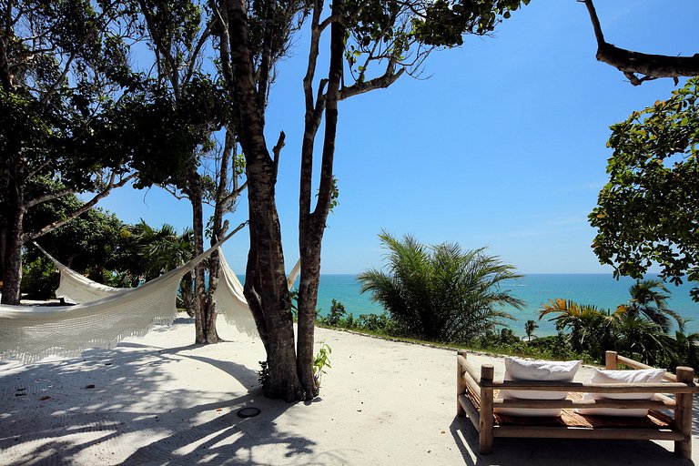 Bah053 - Casa no topo de uma falesia em Trancoso