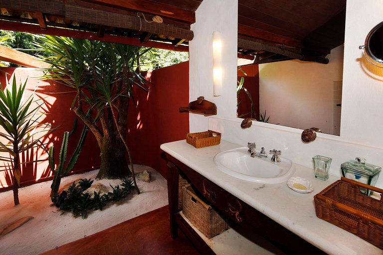 Bah053 - Casa no topo de uma falesia em Trancoso