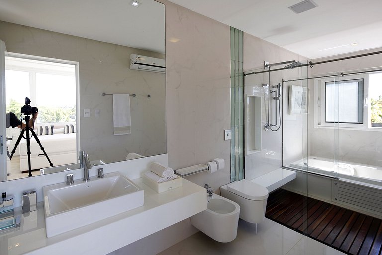 Bah450 - Luxurious mansion near the beach in Camaçari