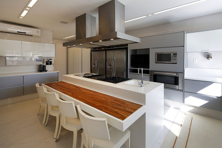 Bah450 - Luxurious mansion near the beach in Camaçari