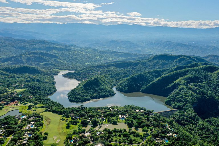 Anapoima, 5 quartos, mansão, clube de golfe.