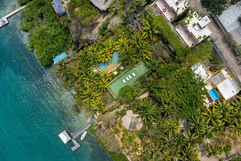 Car029 - Villa with oceanfront pool in Barú