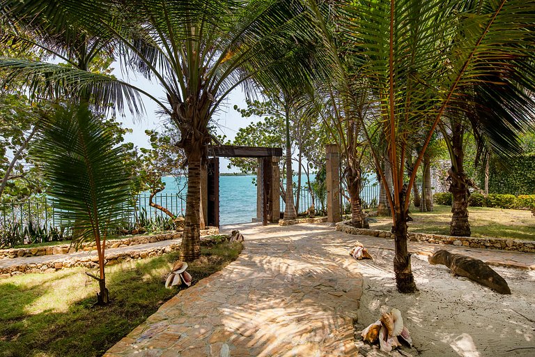 Car029 - Villa with oceanfront pool in Barú
