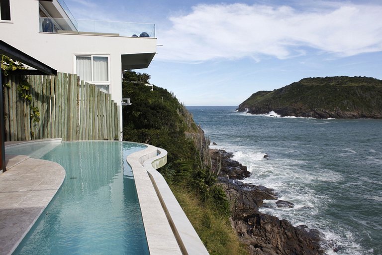 Buz003 - Casa con piscina y vistas al mar en Búzios