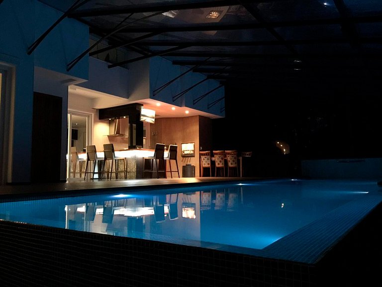 Flo020 - Lovely Victorian House with Pool in Florianópolis