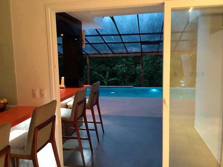 Flo020 - Lovely Victorian House with Pool in Florianópolis