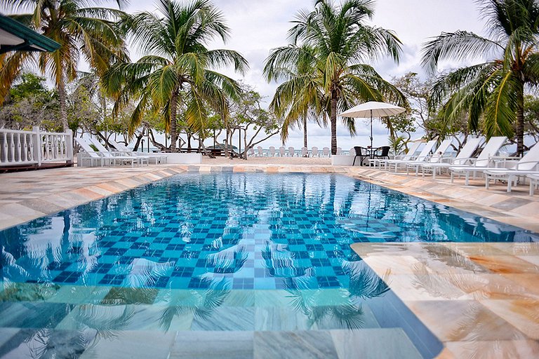 Car074 - Beautiful beachfront house with pool in Cartagena