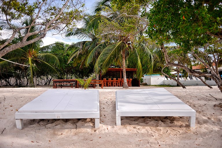 Car074 - Beautiful beachfront house with pool in Cartagena