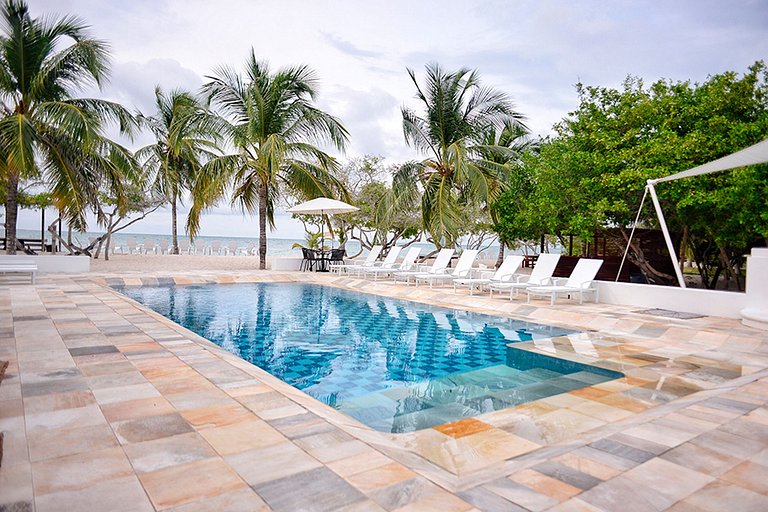 Car074 - Beautiful beachfront house with pool in Cartagena