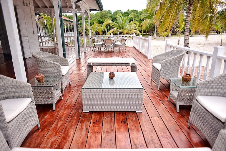 Car074 - Beautiful beachfront house with pool in Cartagena