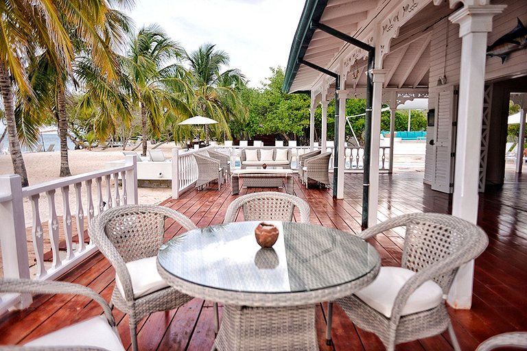 Car074 - Beautiful beachfront house with pool in Cartagena