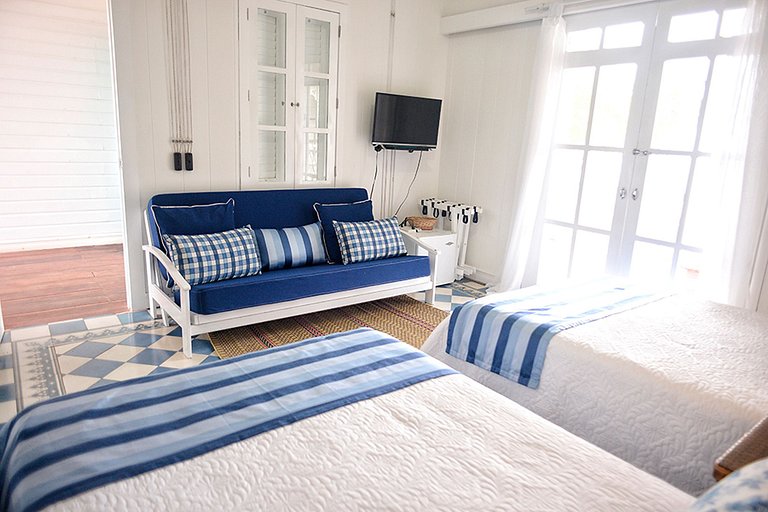 Car074 - Beautiful beachfront house with pool in Cartagena