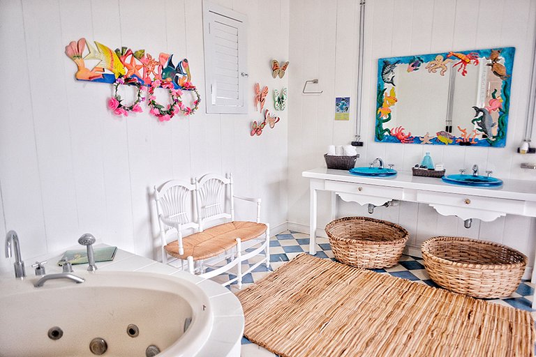 Car074 - Beautiful beachfront house with pool in Cartagena