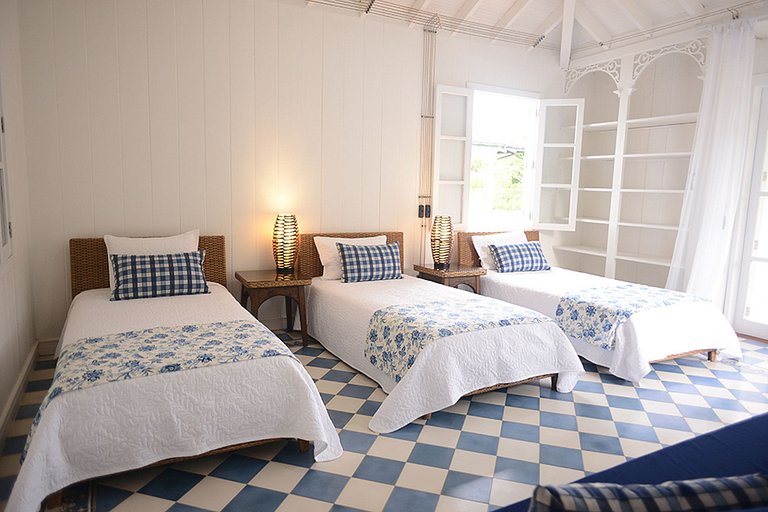 Car074 - Beautiful beachfront house with pool in Cartagena