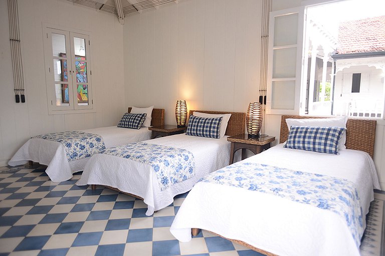 Car074 - Beautiful beachfront house with pool in Cartagena