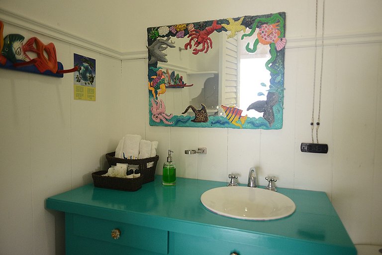 Car074 - Beautiful beachfront house with pool in Cartagena