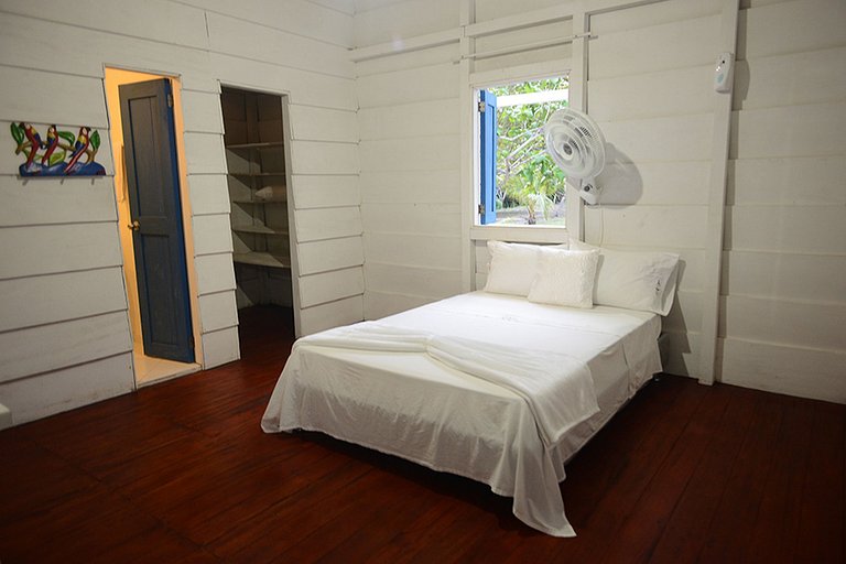 Car074 - Beautiful beachfront house with pool in Cartagena