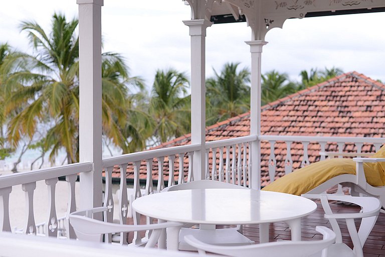 Car074 - Beautiful beachfront house with pool in Cartagena