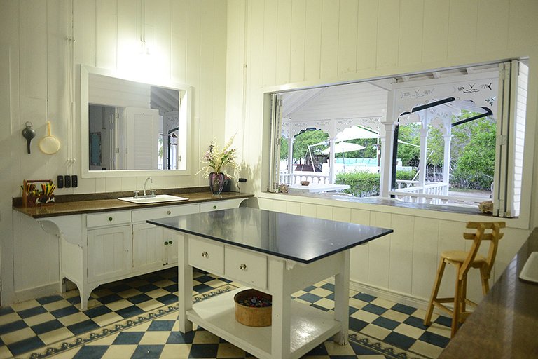 Car074 - Beautiful beachfront house with pool in Cartagena