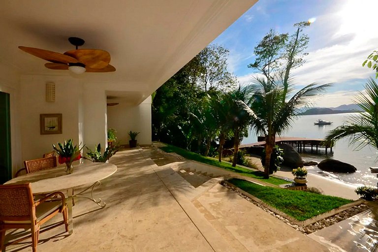 Ang046 - Beautiful beachfront mansion in Angra dos Reis