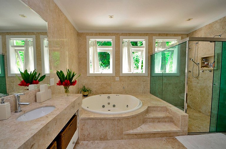 Ang046 - Beautiful beachfront mansion in Angra dos Reis