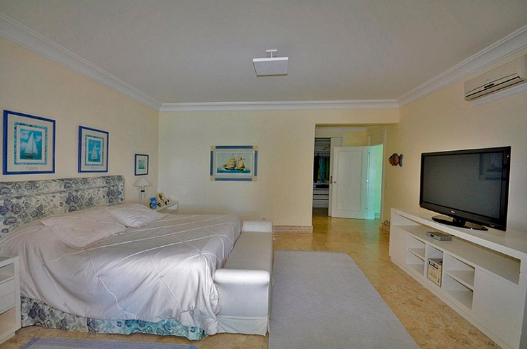 Ang046 - Beautiful beachfront mansion in Angra dos Reis