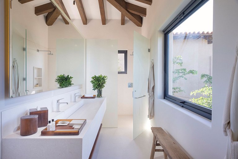 Ptm003 - Beautiful villa with infinity pool and sea view