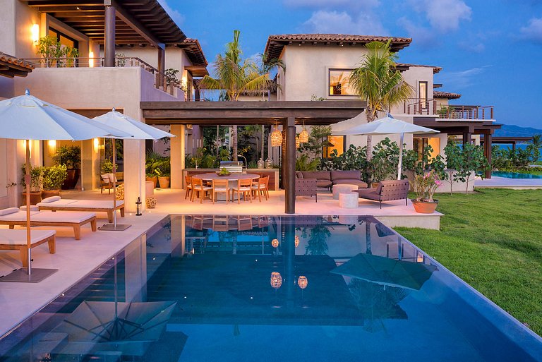 Ptm003 - Beautiful villa with infinity pool and sea view