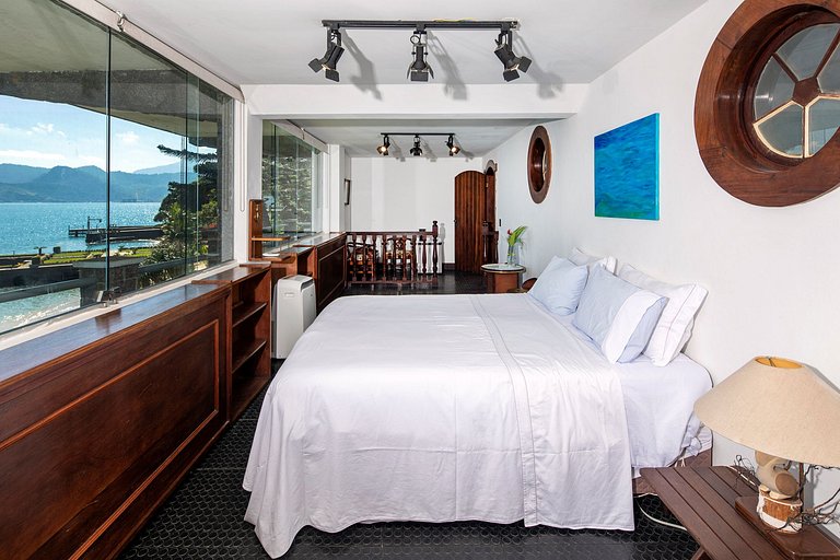 Ang060 - Beachfront villa with 8 suites in Angra dos Reis