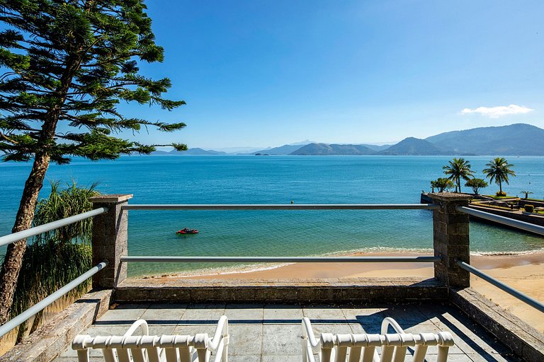 Ang060 - Beachfront villa with 8 suites in Angra dos Reis