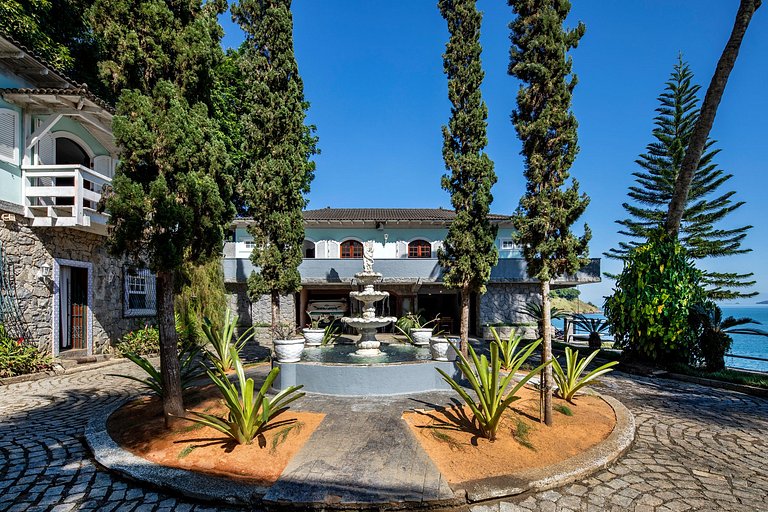 Ang060 - Beachfront villa with 8 suites in Angra dos Reis