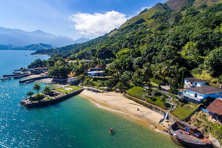 Ang060 - Beachfront villa with 8 suites in Angra dos Reis