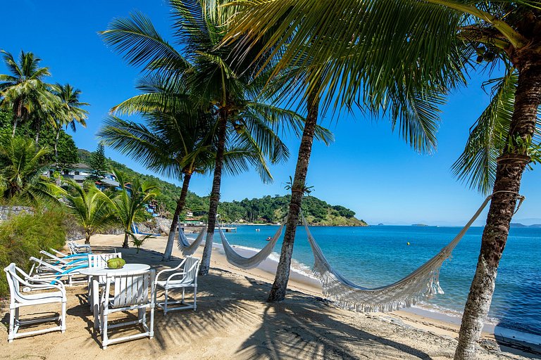 Ang060 - Beachfront villa with 8 suites in Angra dos Reis