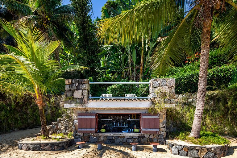 Ang060 - Beachfront villa with 8 suites in Angra dos Reis