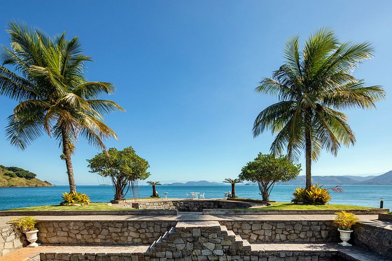 Ang060 - Beachfront villa with 8 suites in Angra dos Reis