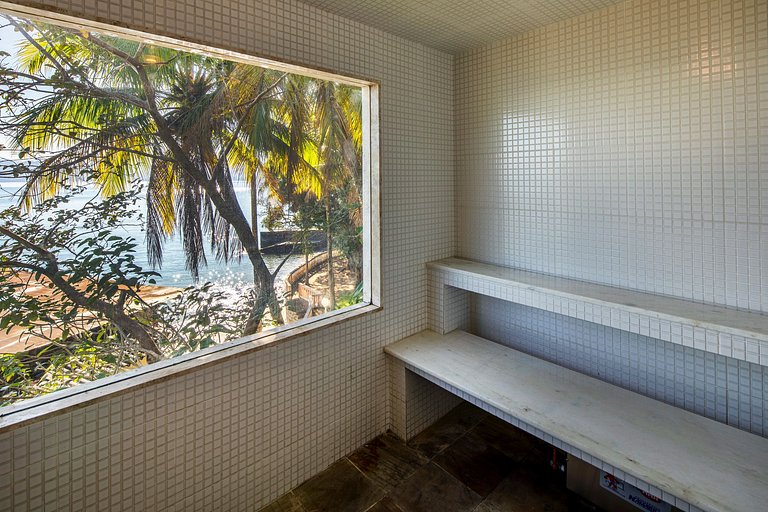 Ang060 - Beachfront villa with 8 suites in Angra dos Reis