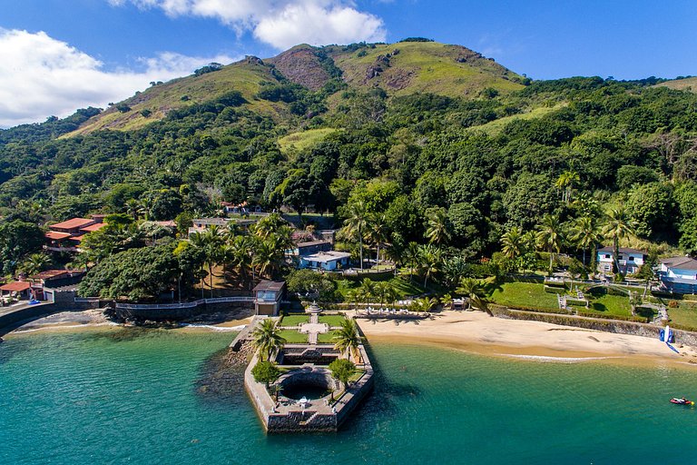 Ang060 - Beachfront villa with 8 suites in Angra dos Reis