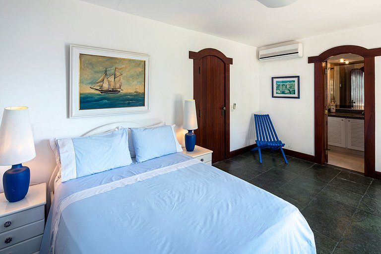Ang060 - Beachfront villa with 8 suites in Angra dos Reis