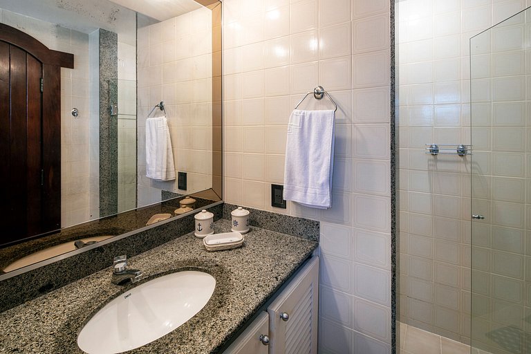 Ang060 - Beachfront villa with 8 suites in Angra dos Reis