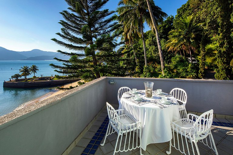 Ang060 - Beachfront villa with 8 suites in Angra dos Reis