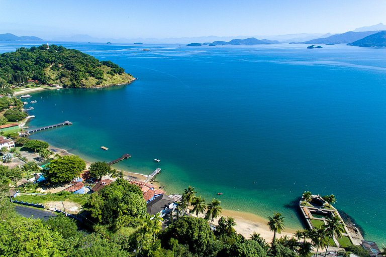 Ang060 - Beachfront villa with 8 suites in Angra dos Reis