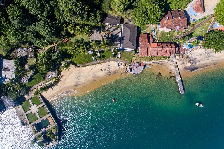 Ang060 - Beachfront villa with 8 suites in Angra dos Reis