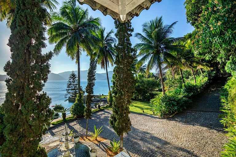 Ang060 - Beachfront villa with 8 suites in Angra dos Reis