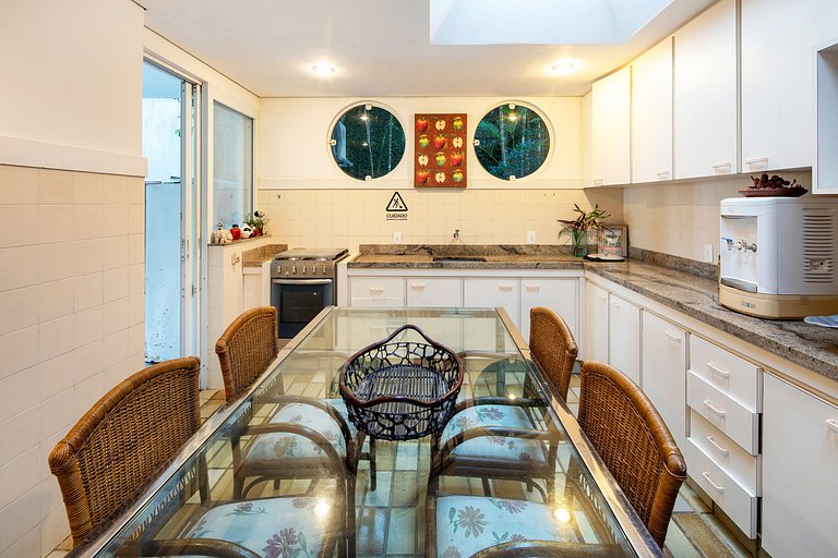 House, Angra dos Reis, 6 suites.