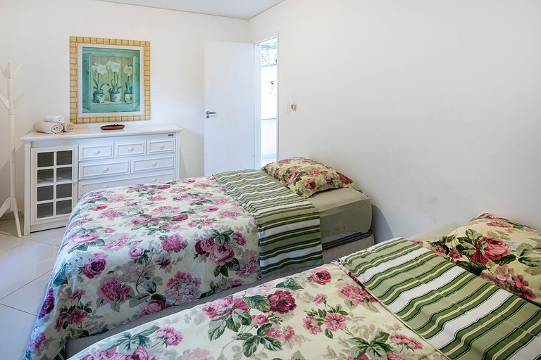 House, Angra dos Reis, 6 suites.