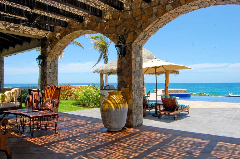 Cab025 - Splendid luxury sea front villa in Los Cabos
