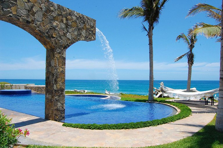 Cab025 - Splendid luxury sea front villa in Los Cabos