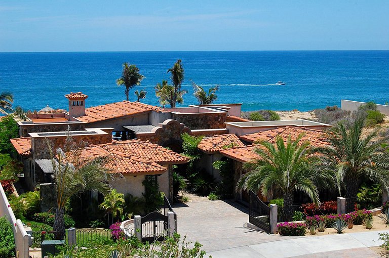 Cab025 - Splendid luxury sea front villa in Los Cabos