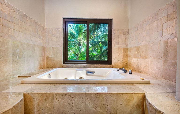 Tul002 - Luxury 9 bedroom villa in Tulum