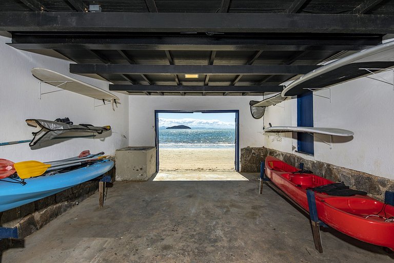 Buz019 - Mansão de luxo com 12 quartos e piscina em Búzios